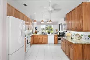 566 NW Lambrusco Dr, Port Saint Lucie, FL 34986 - Photo 16