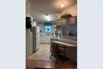 7061 SE Birchwood Lane, Stuart, FL 34997 - Photo 6