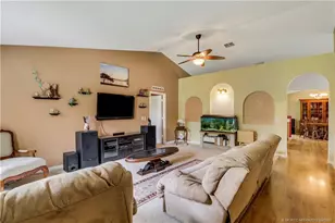 432 NW Raymond Ln, Port Saint Lucie, FL 34983 - Photo 4