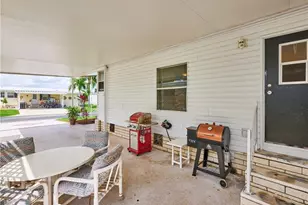 7083 SE Yellowood Ln, Stuart, FL 34997 - Photo 4