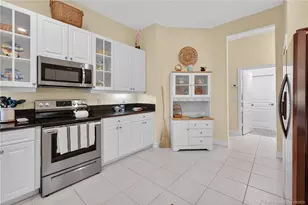 548 NE Canoe Park Cir, Port Saint Lucie, FL 34983 - Photo 10