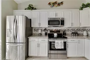 6021 SE Martinique Dr, Stuart, FL 34997 - Photo 4