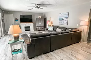 434 NE Acacia Pl, Jensen Beach, FL 34957 - Photo 10