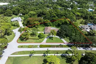 434 NE Acacia Pl, Jensen Beach, FL 34957 - Photo 2