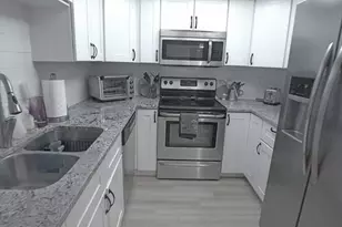 421 SW South River Dr, Stuart, FL 34997 - Photo 4