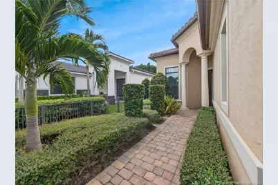 600 SE Fascino Circle, Port Saint Lucie, FL 34984 - Photo 2