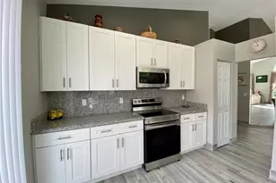 3198 SE Carrick Green Ct, Port Saint Lucie, FL 34952 - Photo 8