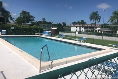 1290 SE Parkview Place #A9, Stuart, FL 34994 - Photo 4