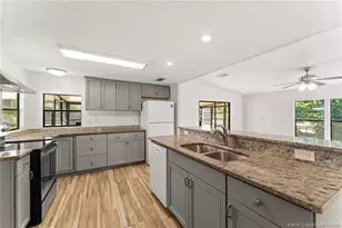 2733 SW Thunderbird Tr, Stuart, FL 34997 - Photo 12