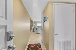 379 NE Tradewind Ln, Stuart, FL 34996 - Photo 8