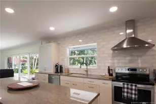 3342 SE Court Dr, Stuart, FL 34997 - Photo 10