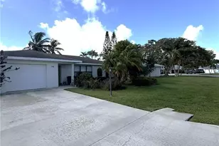 590 NE Lima Vias, Jensen Beach, FL 34957 - Photo 32