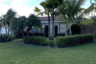 590 NE Lima Vias, Jensen Beach, FL 34957 - Photo 2