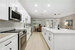 1018 Carolina Cir SW, Vero Beach, FL 32962 - Photo 8