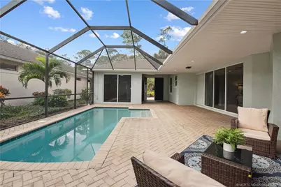 1018 Carolina Circle SW, Vero Beach, FL 32962 - Photo 2