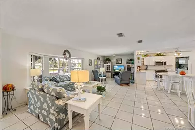 477 SE Seabreeze Lane, Port Saint Lucie, FL 34983 - Photo 18