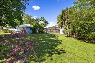 477 SE Seabreeze Ln, Port Saint Lucie, FL 34983 - Photo 10