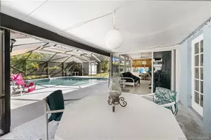 477 SE Seabreeze Ln, Port Saint Lucie, FL 34983 - Photo 12