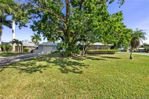 477 SE Seabreeze Ln, Port Saint Lucie, FL 34983 - Photo 8