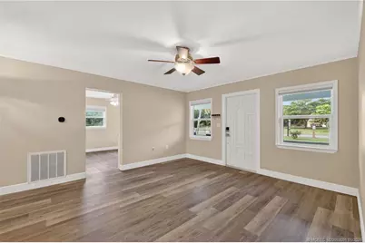 607 SE Cortez Avenue, Stuart, FL 34994 - Photo 6