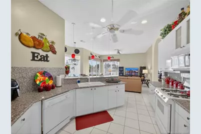 618 SW Lake Charles Circle, Port Saint Lucie, FL 34986 - Photo 8