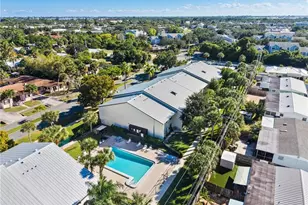 250 SE Four Winds Dr, Stuart, FL 34996 - Photo 22