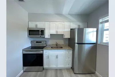 661 Hernando Street #9, Fort Pierce, FL 34949 - Photo 6