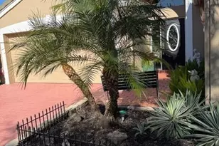 6948 SE Twin Oaks Cir, Stuart, FL 34997 - Photo 2