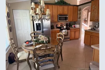 6948 SE Twin Oaks Circle, Stuart, FL 34997 - Photo 6