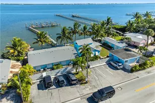 2725 NE Indian River Dr, Jensen Beach, FL 34957 - Photo 1