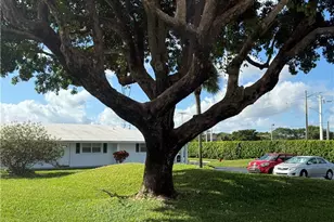 300 SW Golfview Terrace, Boynton Beach, FL 33426 - Photo 2