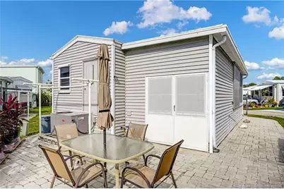 587 Nettles Boulevard, Jensen Beach, FL 34957 - Photo 4