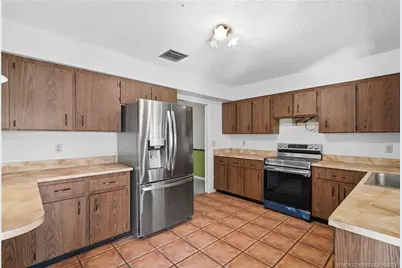242 SE Duxbury Avenue, Port Saint Lucie, FL 34983 - Photo 10