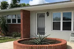 874 SW Ivanhoe Dr, Port Saint Lucie, FL 34983 - Photo 2