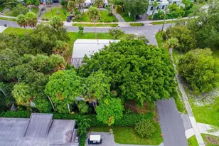 817 SW St Lucie Crescent, Stuart, FL 34994 - Photo 2