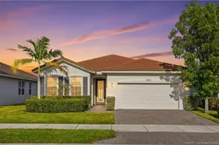 4575 NW King Ct, Jensen Beach, FL 34957 - Photo 2
