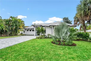 513 SW South Carolina Dr, Stuart, FL 34994 - Photo 2