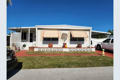215 SE Trafalgar Terrace, Stuart, FL 34994 - Photo 2