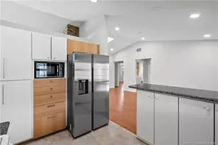 2905 SE Glasgow Dr, Stuart, FL 34997 - Photo 8