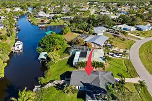 643 SE Harborview Dr, Port Saint Lucie, FL 34983 - Photo 1