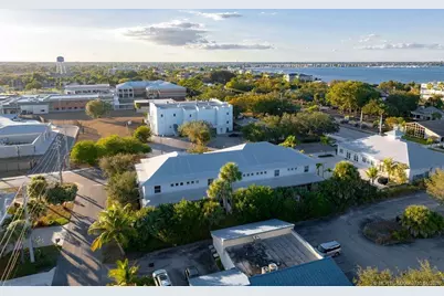 411 SE High School Avenue, Stuart, FL 34994 - Photo 2