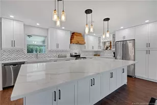 2916 SE Paramount Pl, Stuart, FL 34997 - Photo 2