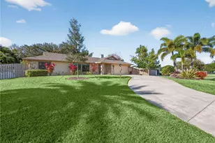 3055 SE Glasgow Dr, Stuart, FL 34997 - Photo 2