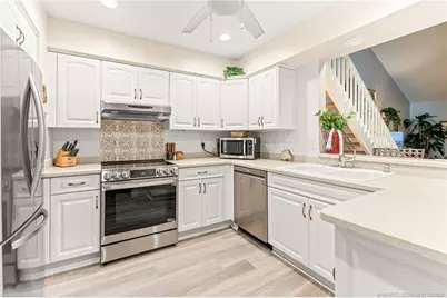 890 NE Sandalwood Place, Jensen Beach, FL 34957 - Photo 8