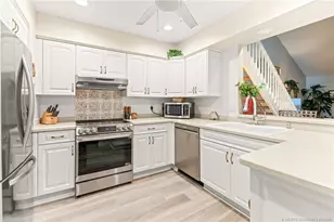 890 NE Sandalwood Pl, Jensen Beach, FL 34957 - Photo 8