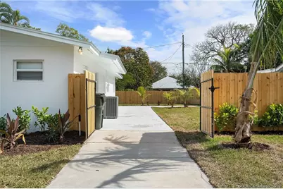 901 SE Madison Avenue, Stuart, FL 34996 - Photo 40