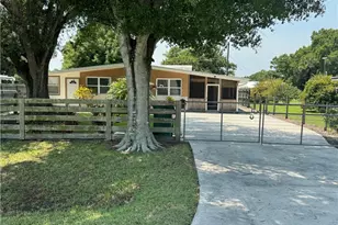 1005 NW 5th St, Okeechobee, FL 34972 - Photo 1