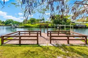 649 SE Calmoso Dr, Port Saint Lucie, FL 34983 - Photo 24