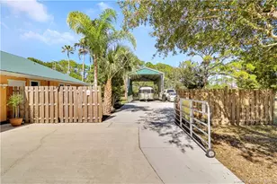 10941 SW Hawk View Cir, Stuart, FL 34997 - Photo 8