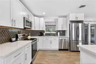 221 SE Tressler Dr, Stuart, FL 34994 - Photo 16